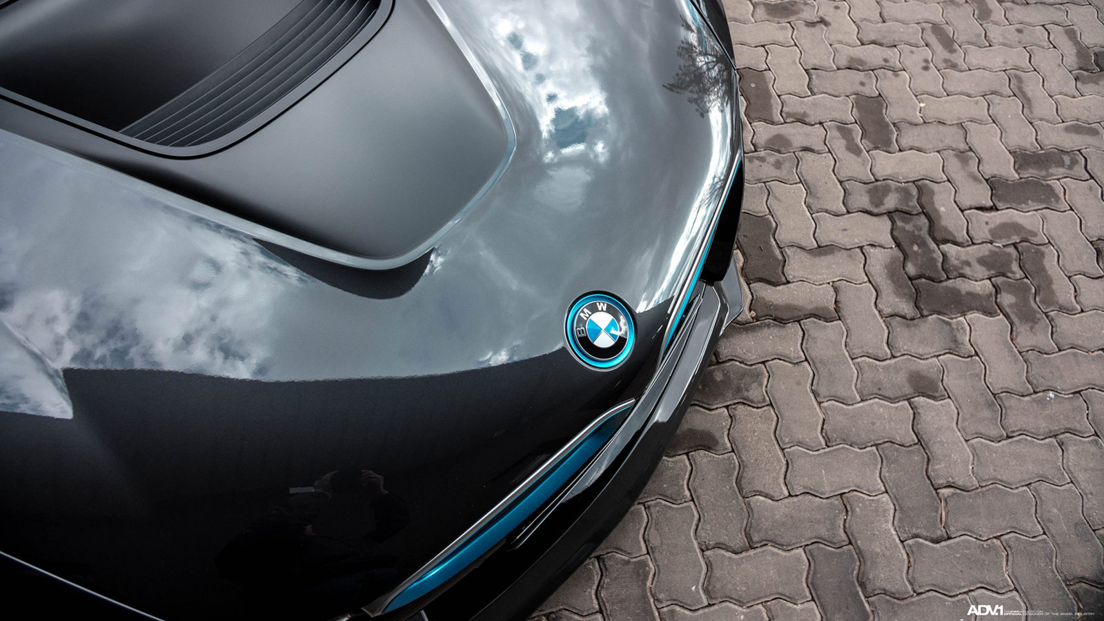 bmw-i8-custom-wheels-blue-lips-electric-car-rims-c.jpg